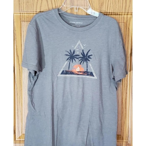 The Unbranded Brand Other - Vintage Banana Republic graphic tee.